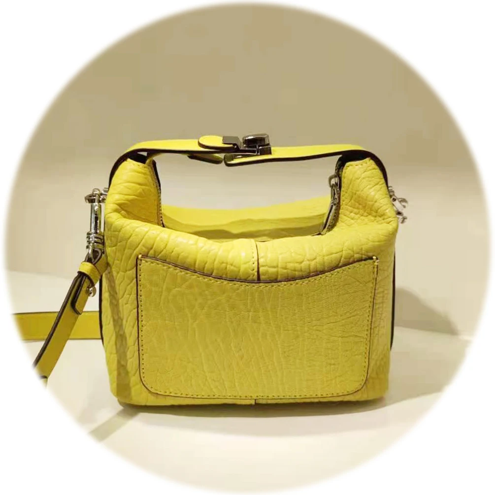 woman genuine leather handbags finely selected grained leather Shoulder bag real leather Square crossbody bag with Lock
woman genuine leather handbags finely selected grained leather Shoulder bag real leather Square crossbody bag with Lock