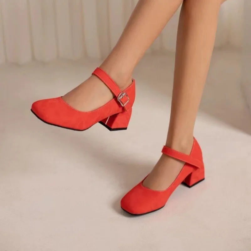 Женские туфли на высоком каблуке, демисезонные дизайнерские вечерние туфли на платформе с квадратным носком, 2023
Женские туфли на высоком каблуке, демисезонные дизайнерские вечерние туфли на платформе с квадратным носком, 2023