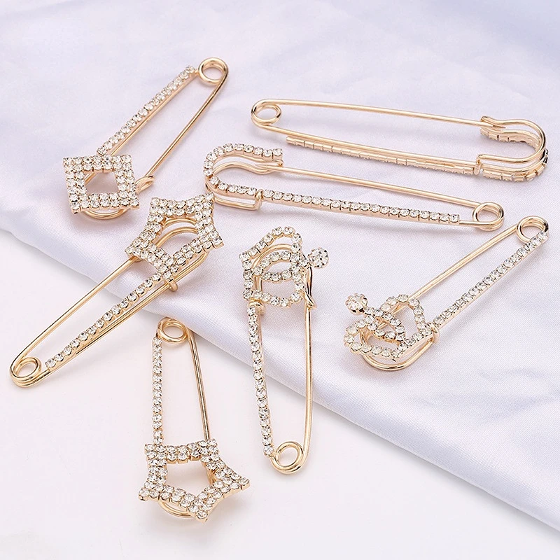 Metal Inlaid Diamond Waistband Pin High-grade Temperament Waistband Pin Anti-lapse Fixed Clothing Brooch Pin
Metal Inlaid Diamond Waistband Pin High-grade Temperament Waistband Pin Anti-lapse Fixed Clothing Brooch Pin