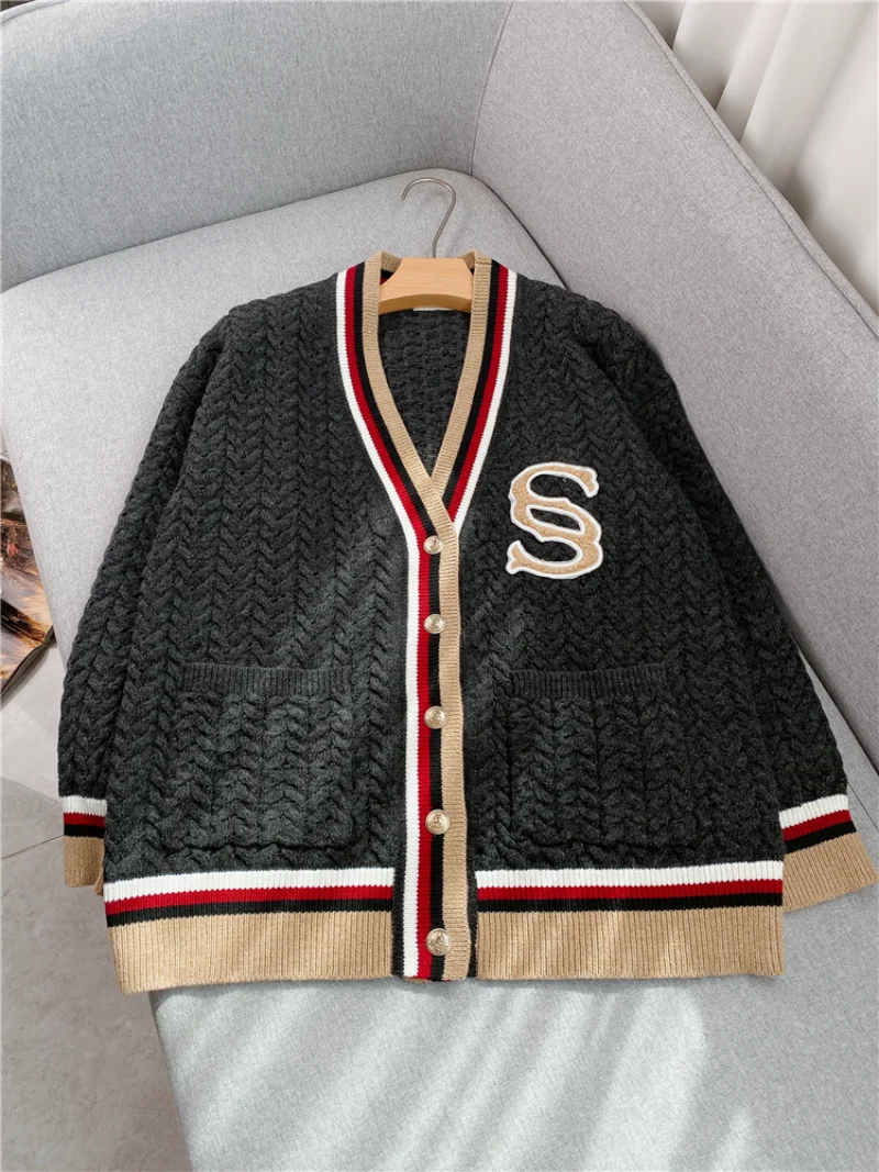 V Neck Vintage Knitted Cardigan 2023 Autumn Winter New Commuter Single Breasted Long Sleeve Loose V Neck Pocket Top Women
V Neck Vintage Knitted Cardigan 2023 Autumn Winter New Commuter Single Breasted Long Sleeve Loose V Neck Pocket Top Women