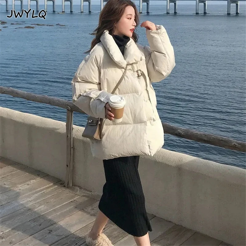 2022 New Winter Warm Bread Clothes Women Parkas No Cap Windproof Thicken Short Jackets Solid Color Simple Loose Fashion Coats
2022 New Winter Warm Bread Clothes Women Parkas No Cap Windproof Thicken Short Jackets Solid Color Simple Loose Fashion Coats
