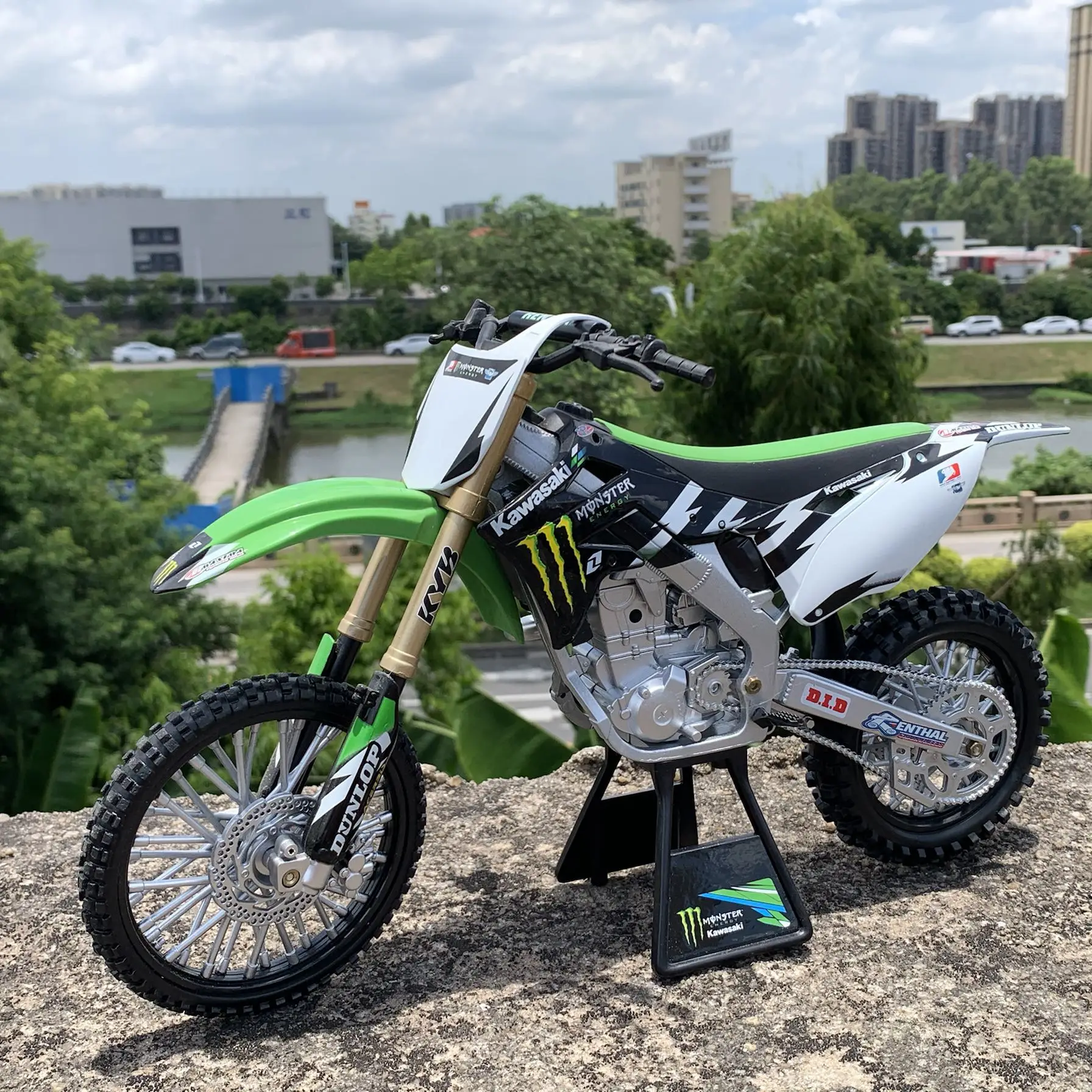 1:6 Alloy Kawasaki Huge Diecasting Racing Motorcycle Model Off-Road Motorcycle Bicycle Collection Boy Gift Toys
1:6 Alloy Kawasaki Huge Diecasting Racing Motorcycle Model Off-Road Motorcycle Bicycle Collection Boy Gift Toys