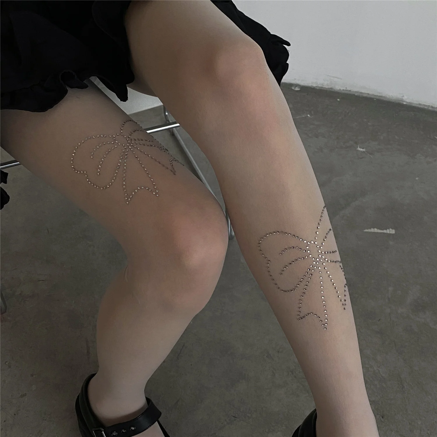 SP&CITY Bow Rhinestone Thin Silk Pantyhose Sexy Girl's Handmade Diamond Tights Fashion Transparent Hipster Summer Long Stocking
SP&CITY Bow Rhinestone Thin Silk Pantyhose Sexy Girl's Handmade Diamond Tights Fashion Transparent Hipster Summer Long Stocking