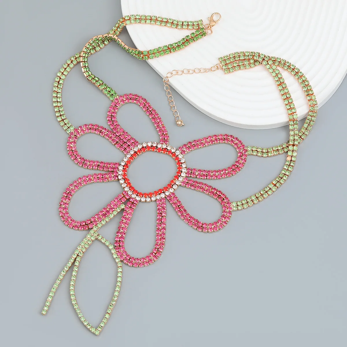 JURAN Luxury Brand Full Rhinestone Red Color Flower Pendant Necklace for Women Fashion Party Accessories Statement Jewelry Gifts
JURAN Luxury Brand Full Rhinestone Red Color Flower Pendant Necklace for Women Fashion Party Accessories Statement Jewelry Gifts