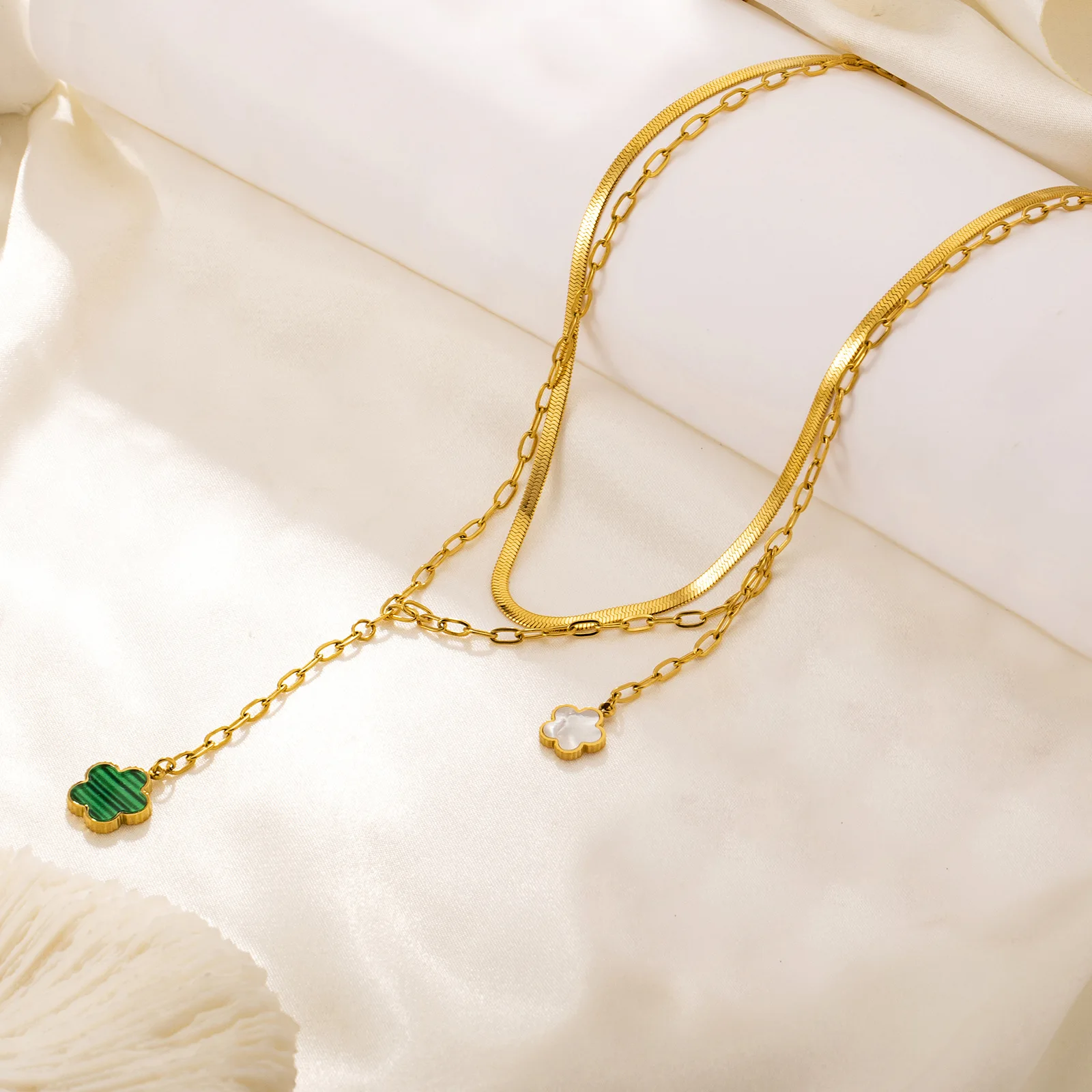 New fashion malachite gold double flower lady necklace, 18K gold-plated clavicle chain suitable for women's jewelry gifts
New fashion malachite gold double flower lady necklace, 18K gold-plated clavicle chain suitable for women's jewelry gifts
