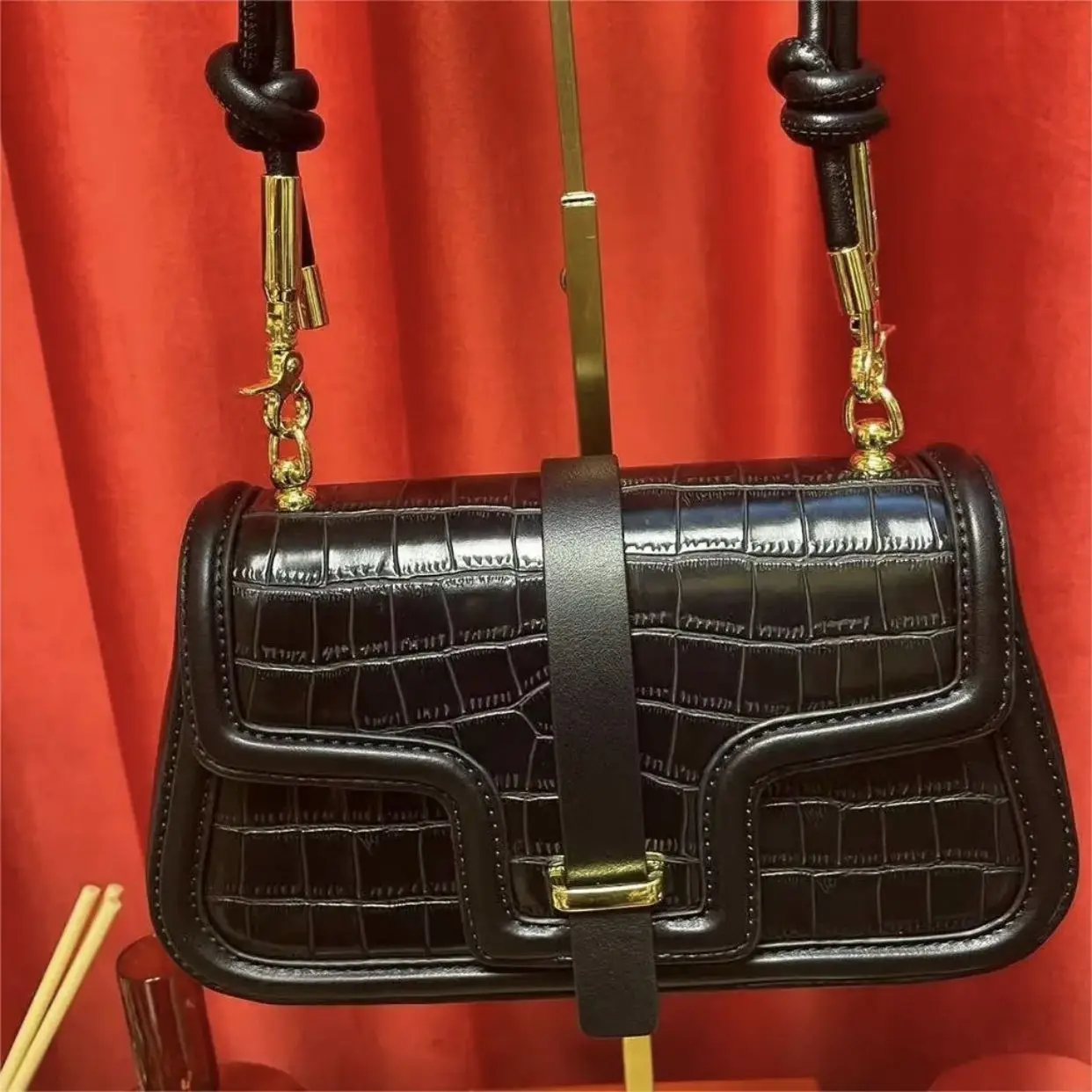 New Fashion Genuine Leather Single Shoulder Shopping Bags Famous Brand Designer Women Flap Bag Luxury Designer Saddle Handbags
New Fashion Genuine Leather Single Shoulder Shopping Bags Famous Brand Designer Women Flap Bag Luxury Designer Saddle Handbags