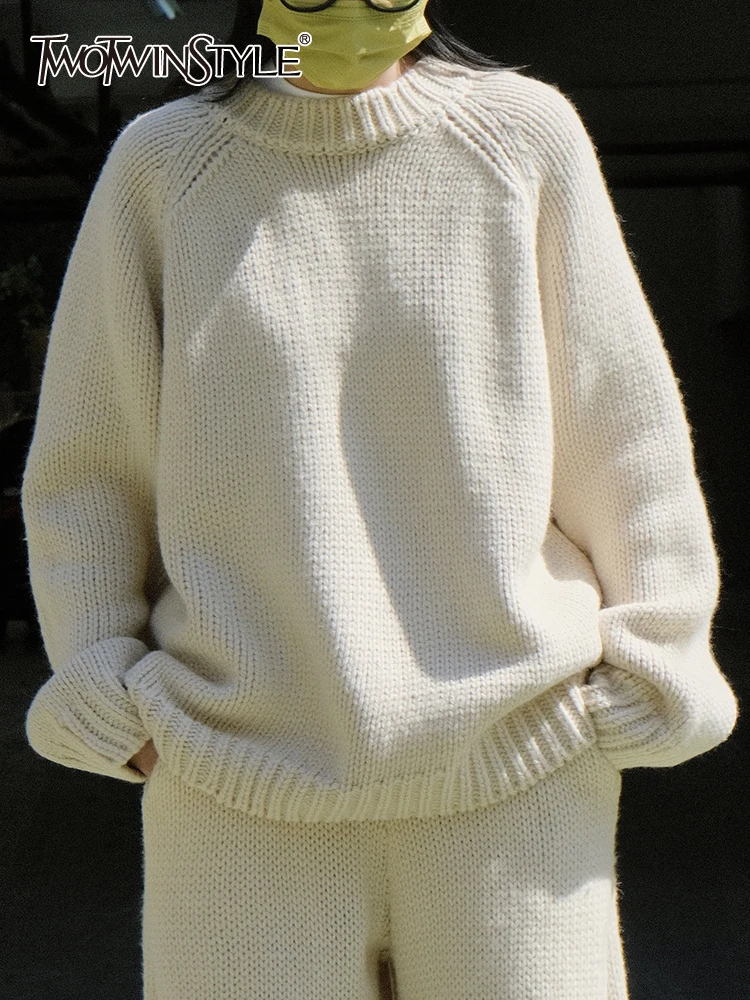 Женский однотонный вязаный свитер TWOTWINSTYLE, свободный минималистичный пуловер с круглым вырезом и длинными рукавами,
Женский однотонный вязаный свитер TWOTWINSTYLE, свободный минималистичный пуловер с круглым вырезом и длинными рукавами,