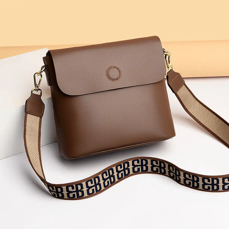 Leather women's bag solid color versatile leather bag 2022 new style small square bag wide shoulder belt messenger bag women's s
Leather women's bag solid color versatile leather bag 2022 new style small square bag wide shoulder belt messenger bag women's s