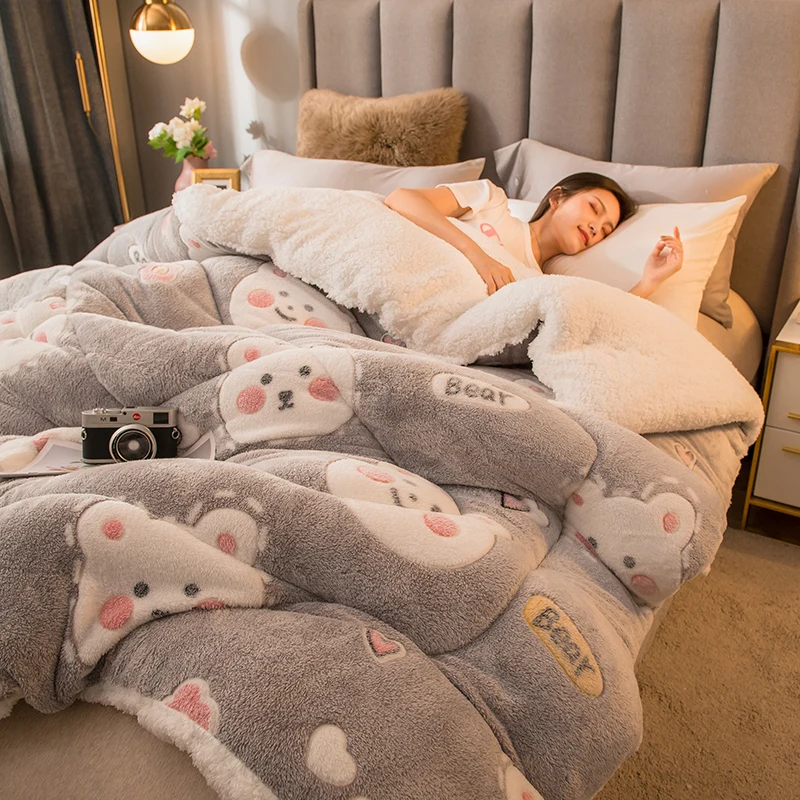 Cashmere super warm quilt winter thickened soft comforter autumn winter quilt single student dormitory spring children blanket 
Cashmere super warm quilt winter thickened soft comforter autumn winter quilt single student dormitory spring children blanket