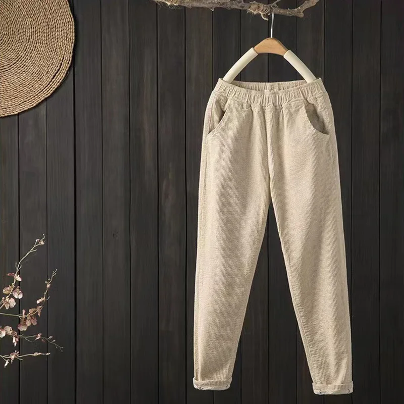 Женские вельветовые брюки, новые свободные бархатные утепленные шаровары с карманами для женщин среднего возраста, эластичные повседневные брюки с высокой талией для осени и зимы
Женские вельветовые брюки, новые свободные бархатные утепленные шаровары с карманами для женщин среднего возраста, эластичные повседневные брюки с высокой талией для осени и зимы