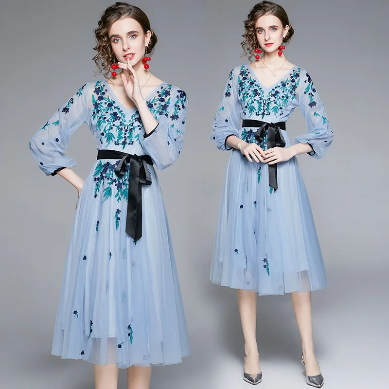 European Spring Women's V-neck Blue Temperament Showing Thin Gauze Embroidery Skirt Dress Dress for Women
European Spring Women's V-neck Blue Temperament Showing Thin Gauze Embroidery Skirt Dress Dress for Women