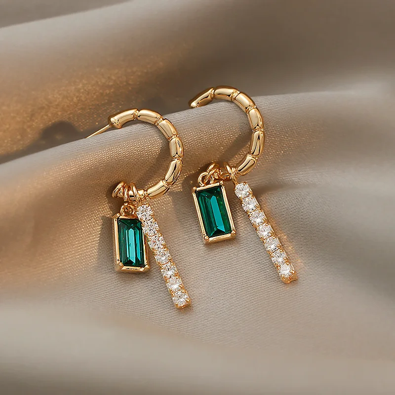 S925 Silver Needle Korean Style Diamond Emerald Pin Love Earrings Simple Fashion Design Literary Fan Earrings Earrings Female
S925 Silver Needle Korean Style Diamond Emerald Pin Love Earrings Simple Fashion Design Literary Fan Earrings Earrings Female
