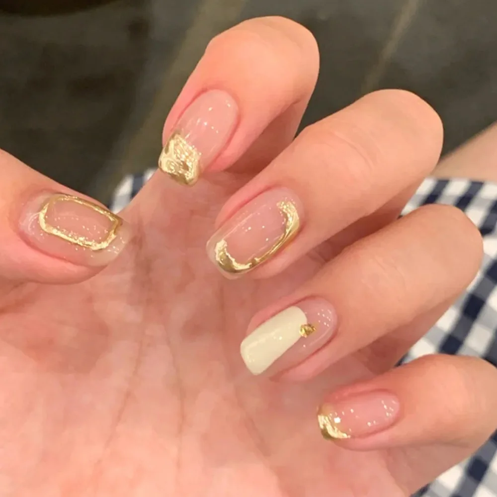 Short Square Circle Net Red with The Same Detachable Wearable Manicure, Gold and White Color Matching Simple
Short Square Circle Net Red with The Same Detachable Wearable Manicure, Gold and White Color Matching Simple