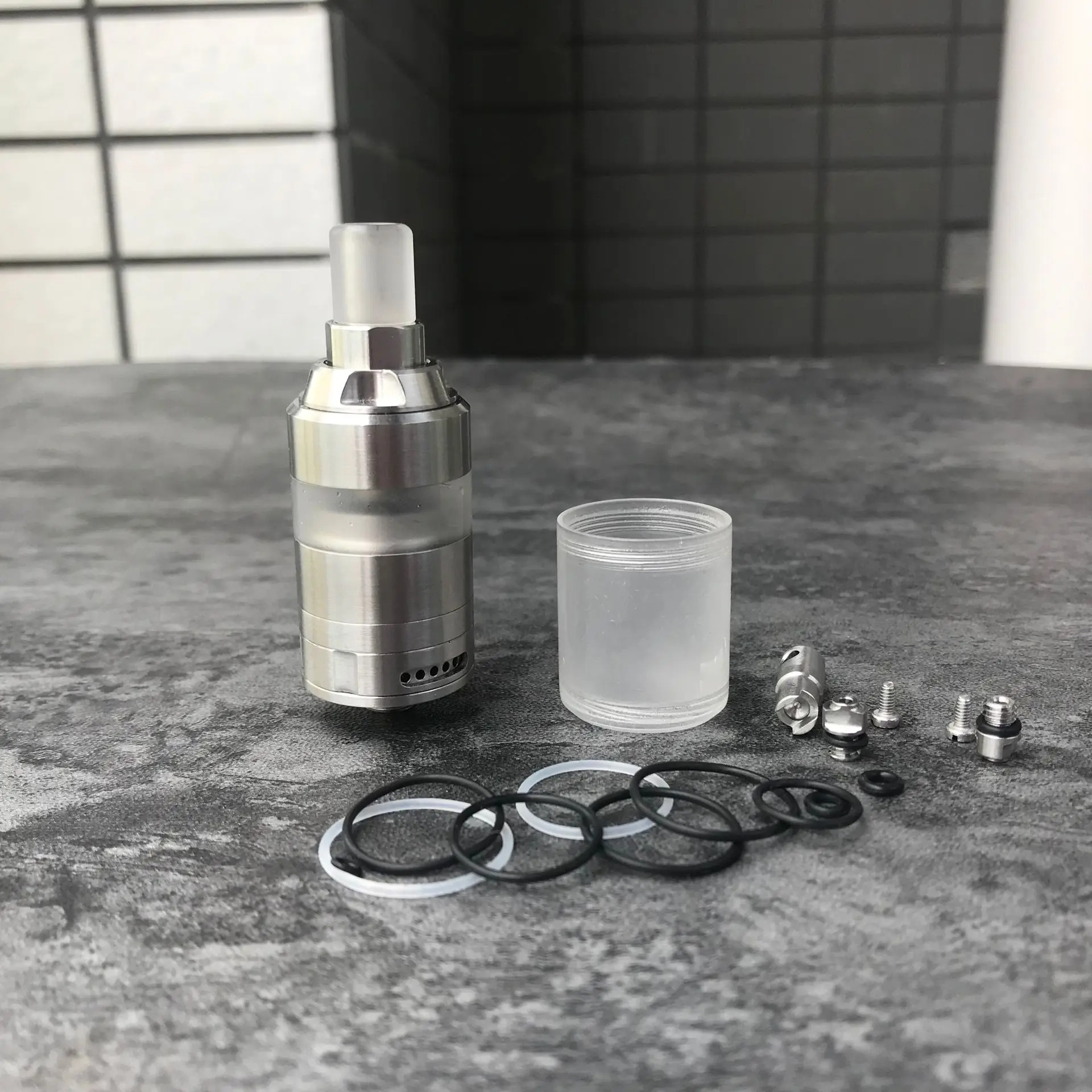 100% YFTK KA V8 Style RTA Nano полный комплект 22 мм бак для вейпа MTL RTA одинарная катушка DIY обслуживаемый испаритель 2 мл для модов для вейпа
100% YFTK KA V8 Style RTA Nano полный комплект 22 мм бак для вейпа MTL RTA одинарная катушка DIY обслуживаемый испаритель 2 мл для модов для вейпа