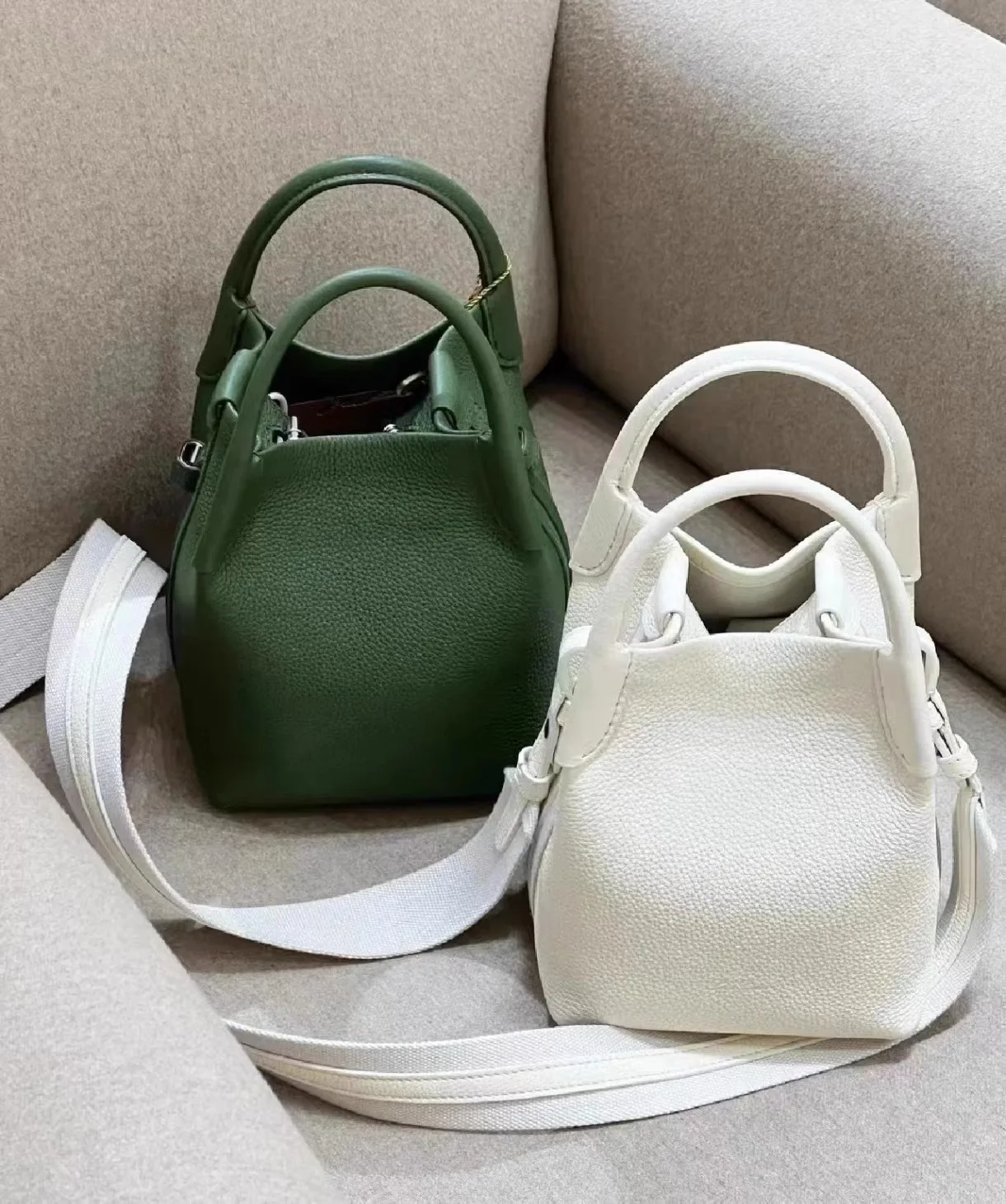 Loro * Women's bucket bag with lychee grain cowhide handbag, casual and versatile bucket bag
Loro * Women's bucket bag with lychee grain cowhide handbag, casual and versatile bucket bag