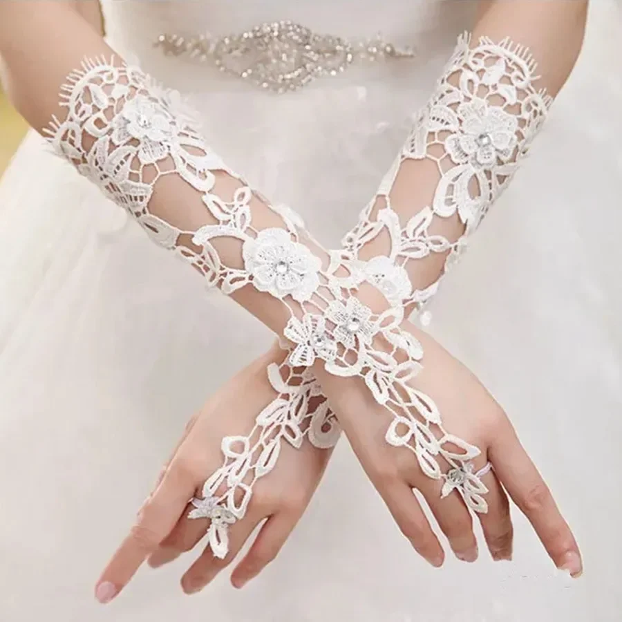Wholesale Bride gloves Lace Appliques Beaded Cheap Guanti donna Wedding Accessories Wedding long tulle Gloves Women Elegant
Wholesale Bride gloves Lace Appliques Beaded Cheap Guanti donna Wedding Accessories Wedding long tulle Gloves Women Elegant