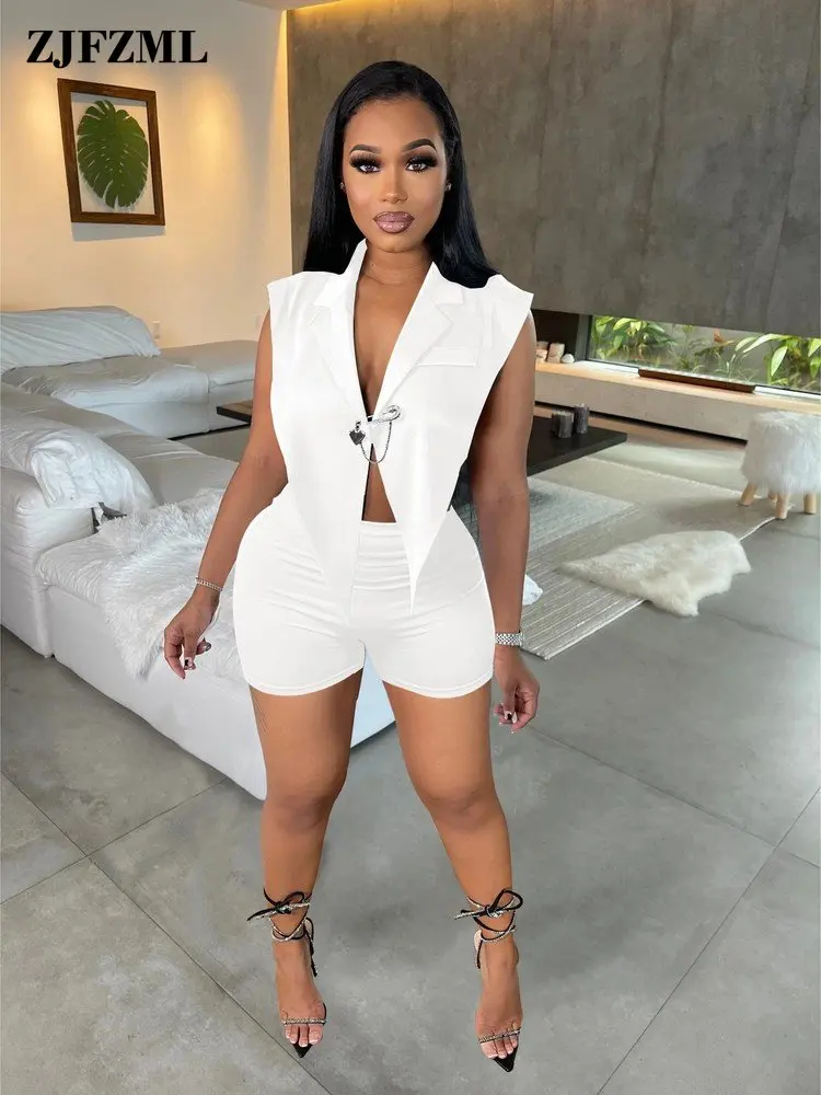High Street Brooch 2 Two Piece Short Sets Summer Women's Clothing 2023 Notched Collar Sleeveless Tops and Slim Fit Short Outfits
High Street Brooch 2 Two Piece Short Sets Summer Women's Clothing 2023 Notched Collar Sleeveless Tops and Slim Fit Short Outfits