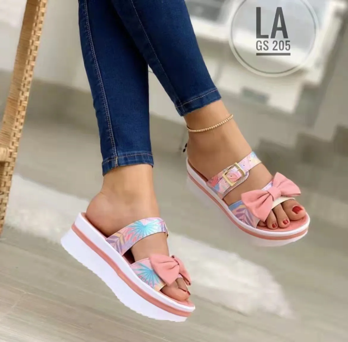 Ladies Round Toe Thick Sole Slippers Colorful Bows Korean Fashion Women's Shoes Outer Wear Comfortable Cute Female's Sandals
Ladies Round Toe Thick Sole Slippers Colorful Bows Korean Fashion Women's Shoes Outer Wear Comfortable Cute Female's Sandals