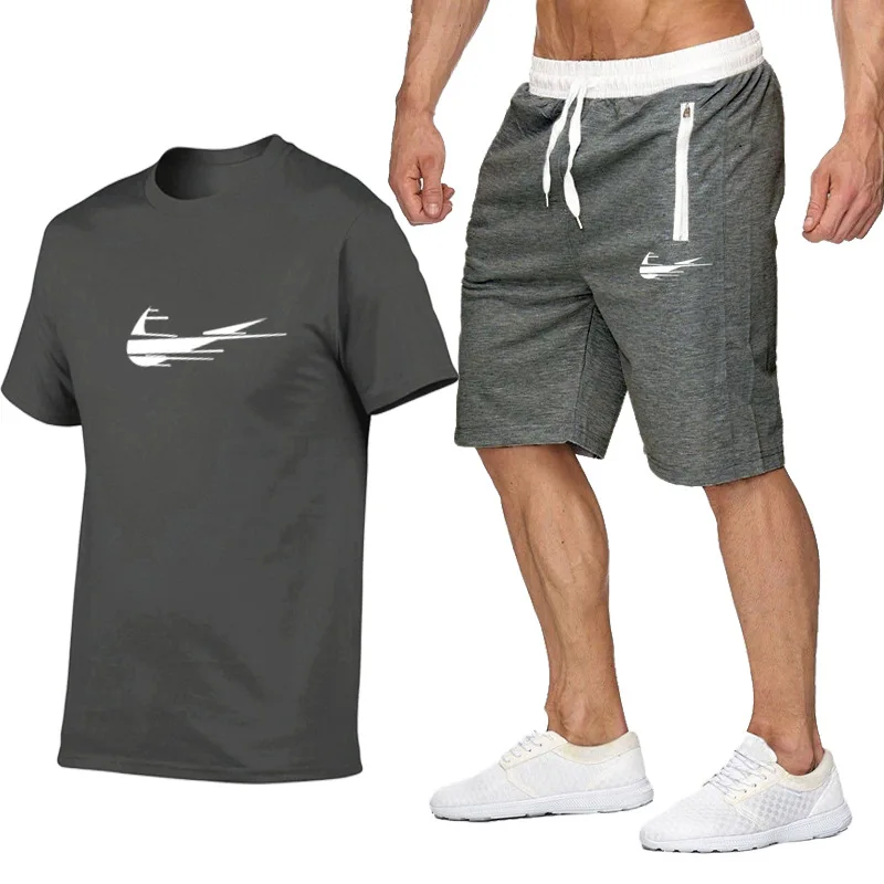 Men's 2022 summer tide brand pattern printing large round neck short sleeve T-shirt + Capri Pants Set men's casual sportswear 
Men's 2022 summer tide brand pattern printing large round neck short sleeve T-shirt + Capri Pants Set men's casual sportswear