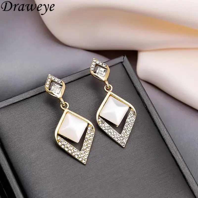 Draweye Drop Eattings Geometric Shiny Office Lady Luxury Fashion Jewelry Pendientes Simple All Match Vintage Earrings for Women
Draweye Drop Eattings Geometric Shiny Office Lady Luxury Fashion Jewelry Pendientes Simple All Match Vintage Earrings for Women