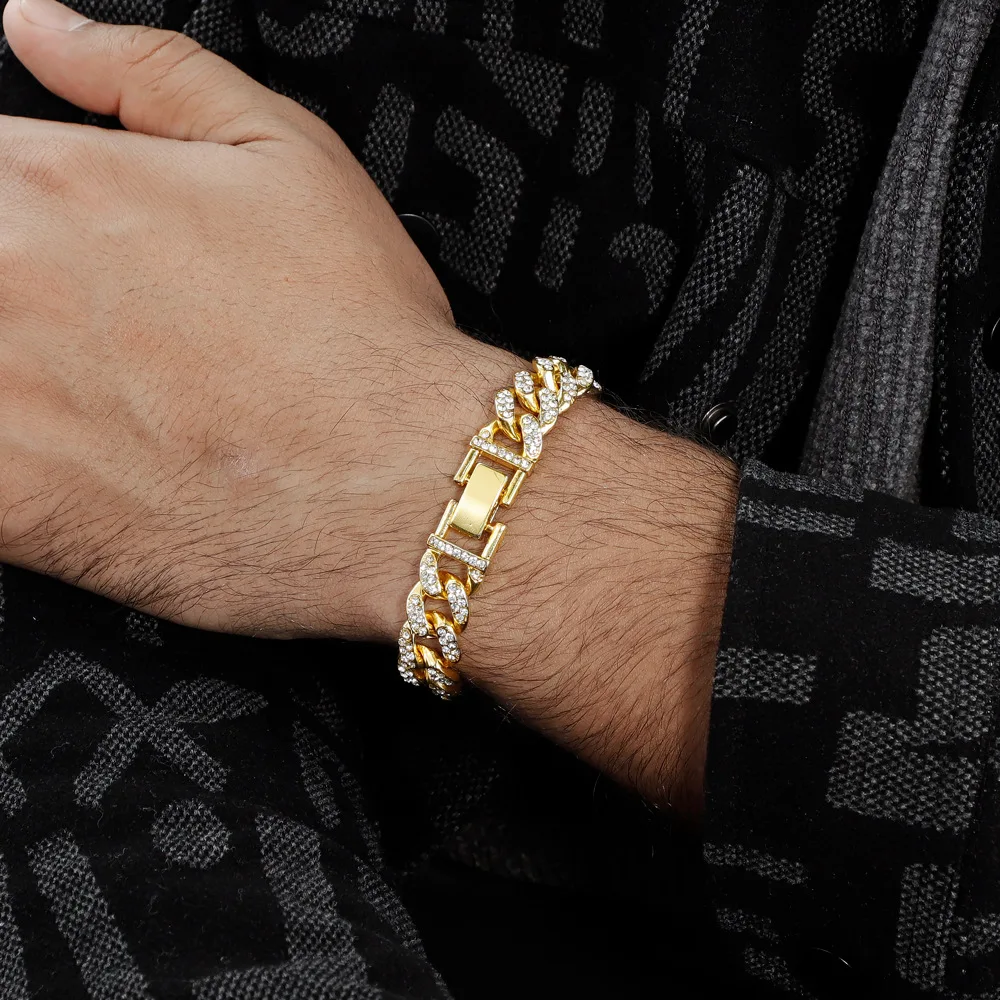 Fashion High-end Creative Cuban Chain Bracelet For Man White Diamond Wild Alloy Men's Bracelet Jewelry Gift 
Fashion High-end Creative Cuban Chain Bracelet For Man White Diamond Wild Alloy Men's Bracelet Jewelry Gift