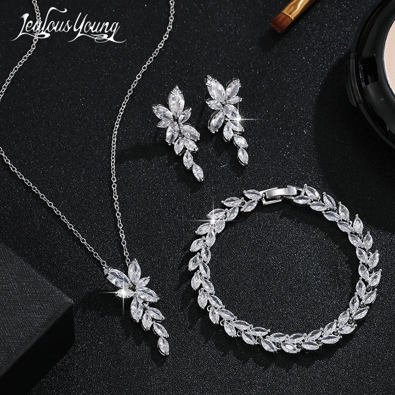 3 Pcs Leaf AAA CZ Zircon Charm Necklace Earrings Bracelet Jewelry Sets for Women Bridal Wedding Dinner Dress
3 Pcs Leaf AAA CZ Zircon Charm Necklace Earrings Bracelet Jewelry Sets for Women Bridal Wedding Dinner Dress