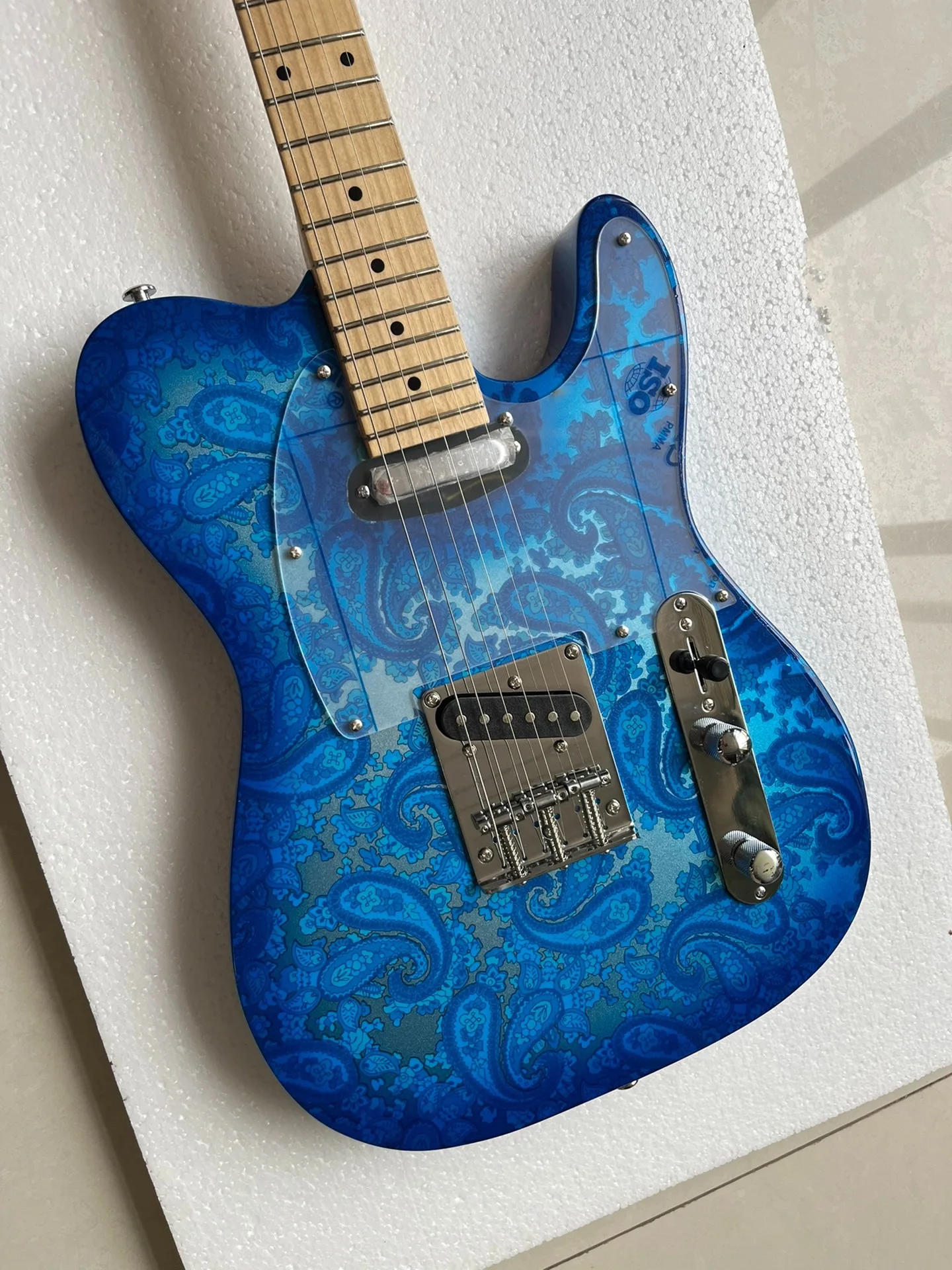 High Quality Blue Amoeba Pattern Mahogany Body 6 string Telecast-er Electric Guitar 22 Fret Special Price Package Super Value
High Quality Blue Amoeba Pattern Mahogany Body 6 string Telecast-er Electric Guitar 22 Fret Special Price Package Super Value