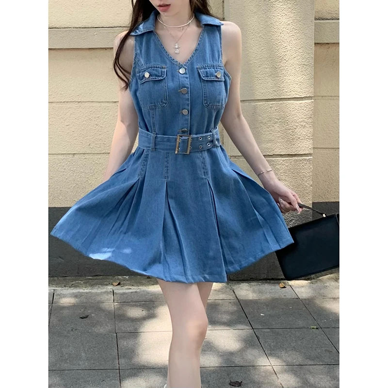 Streetwear Casual Halter Neck Dress Women Summer New Sexy Blue Sleeveless Short Waist Pleated Denim Dresses
Streetwear Casual Halter Neck Dress Women Summer New Sexy Blue Sleeveless Short Waist Pleated Denim Dresses
