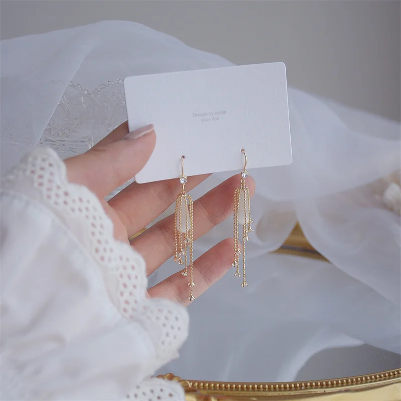Fashion Ladies Opal Earrings Simple and Exquisite Tassel Droplets Zircon Wind Chime Earrings Temperament Girl Ear Hooks
Fashion Ladies Opal Earrings Simple and Exquisite Tassel Droplets Zircon Wind Chime Earrings Temperament Girl Ear Hooks