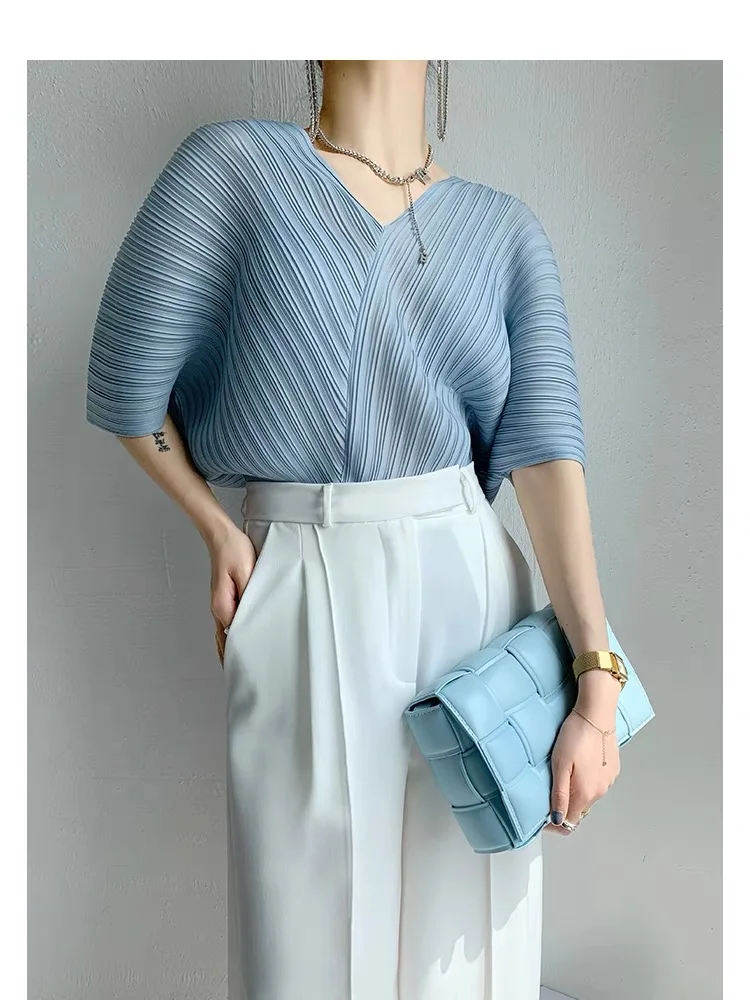 Pleated Oversized T-Shirt Blouses With Short Sleeve Aesthetic Women Summer 2021 New Style V Neck Plus Size Office Lady Batwing
Pleated Oversized T-Shirt Blouses With Short Sleeve Aesthetic Women Summer 2021 New Style V Neck Plus Size Office Lady Batwing