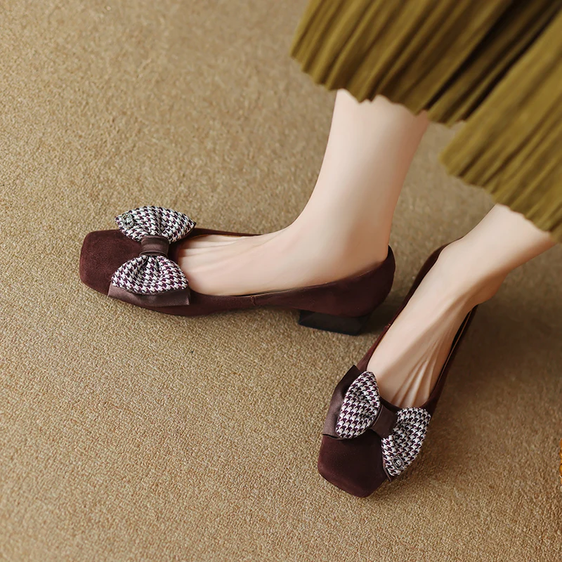 Spring and Autumn Sheepskin Women's Shoes Square Toe Frosted Bow Knot Medium Heel Flower Thick Heels Women's Shoes
Spring and Autumn Sheepskin Women's Shoes Square Toe Frosted Bow Knot Medium Heel Flower Thick Heels Women's Shoes
