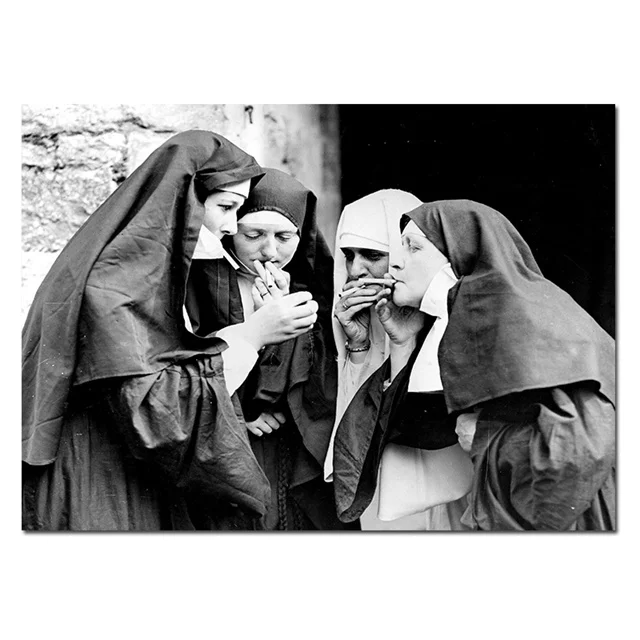 Печать на холсте "Курящая сексуальная монахиня"
Печать на холсте "Курящая сексуальная монахиня"