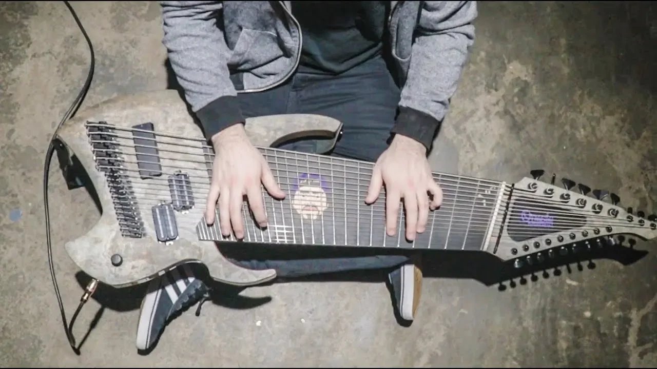 Rhxflame Orms Djent 2018 Jared Dines 18 струн, монстр-ристостость, покрытый кленовым верхом, электрическая гитара, черная фурнитура
Rhxflame Orms Djent 2018 Jared Dines 18 струн, монстр-ристостость, покрытый кленовым верхом, электрическая гитара, черная фурнитура