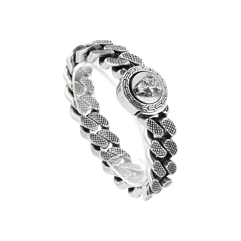 Cuban chain jewelry bully peace pattern Wolf head round buckle stainless steel men's bracelet
Cuban chain jewelry bully peace pattern Wolf head round buckle stainless steel men's bracelet