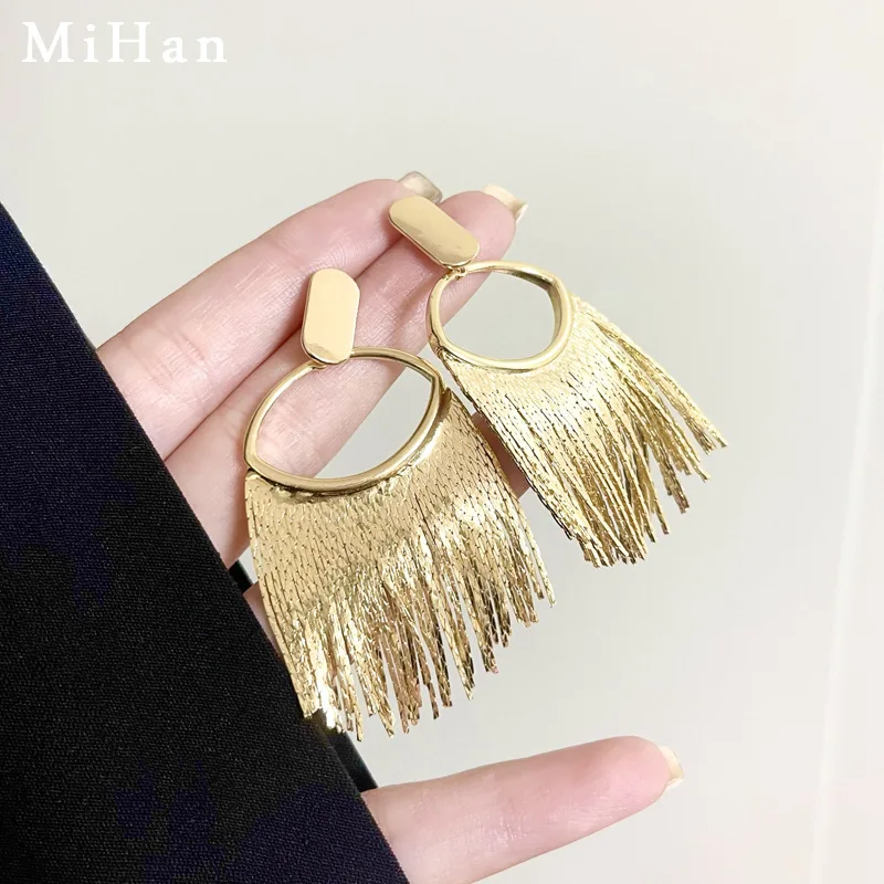 Modern Jewelry 925 Silver Needle European and American Design Metal Tassel Earrings For Women Fashion Accessories Hot Selling
Modern Jewelry 925 Silver Needle European and American Design Metal Tassel Earrings For Women Fashion Accessories Hot Selling