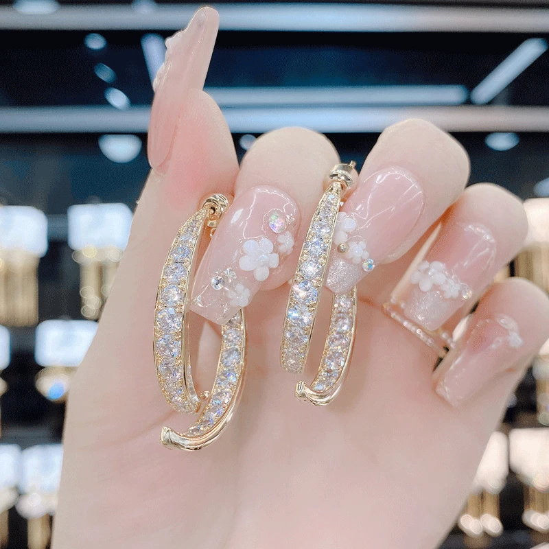 Trendy Cross Curved Crystal Earrings Flashing Diamond Zircon Glitter Earrings for Women Temperament Versatile Jewelry Gifts
Trendy Cross Curved Crystal Earrings Flashing Diamond Zircon Glitter Earrings for Women Temperament Versatile Jewelry Gifts