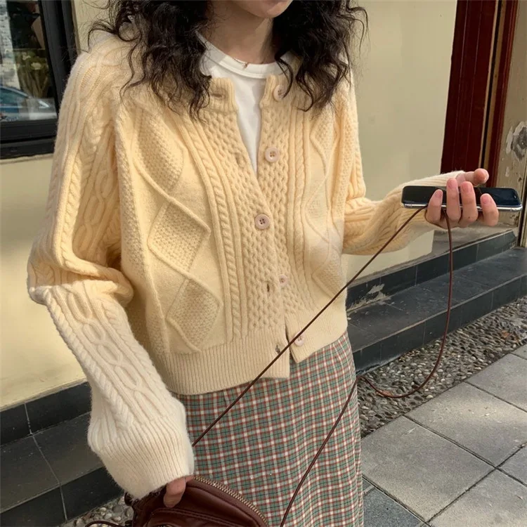 Woman New Korean Sweet Knitted Sweater Cardigan 2021 Women Thick Loose Short Jacket Fashion Sweaters Woman Purple White Clothes
Woman New Korean Sweet Knitted Sweater Cardigan 2021 Women Thick Loose Short Jacket Fashion Sweaters Woman Purple White Clothes