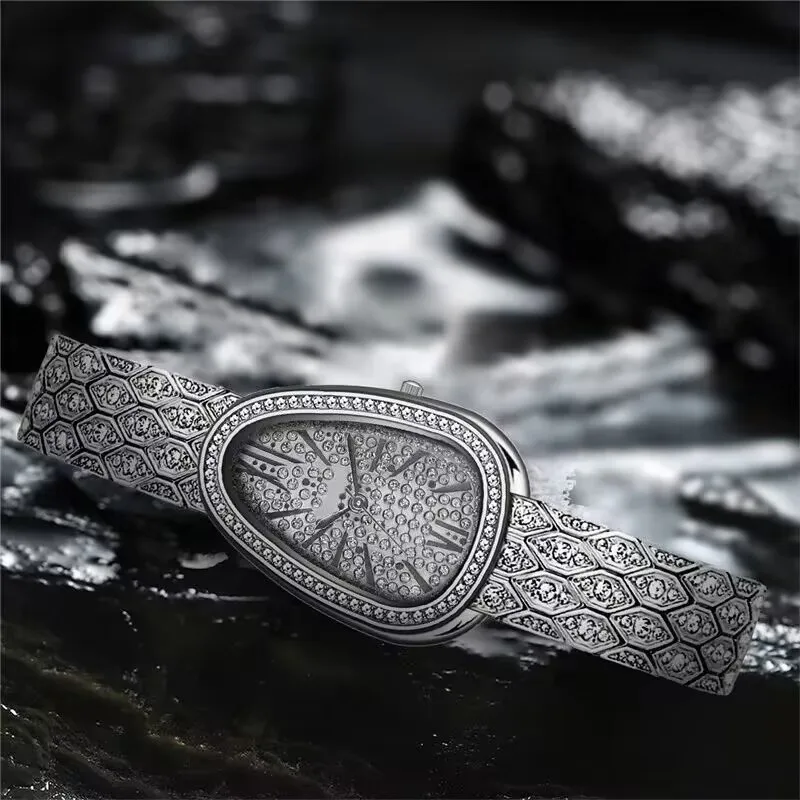 Snake Shaped Women's Watch Filled With Diamonds, Fashionable And Versatile, Irregular Dial, Party Decoration, Girl Gift Clock
Snake Shaped Women's Watch Filled With Diamonds, Fashionable And Versatile, Irregular Dial, Party Decoration, Girl Gift Clock