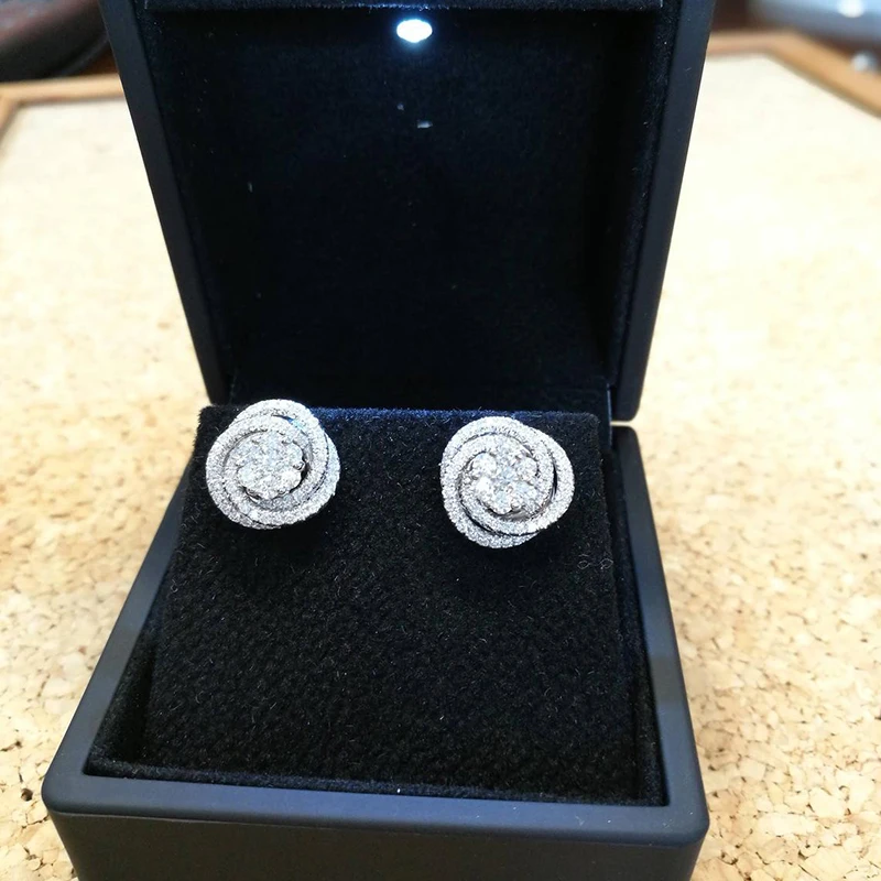 Fancy Cubic Zirconia Stud Earrings Women Delicate Design Fashion Versatile Ear Jewelry Luxury Wedding Party Accessories
Fancy Cubic Zirconia Stud Earrings Women Delicate Design Fashion Versatile Ear Jewelry Luxury Wedding Party Accessories