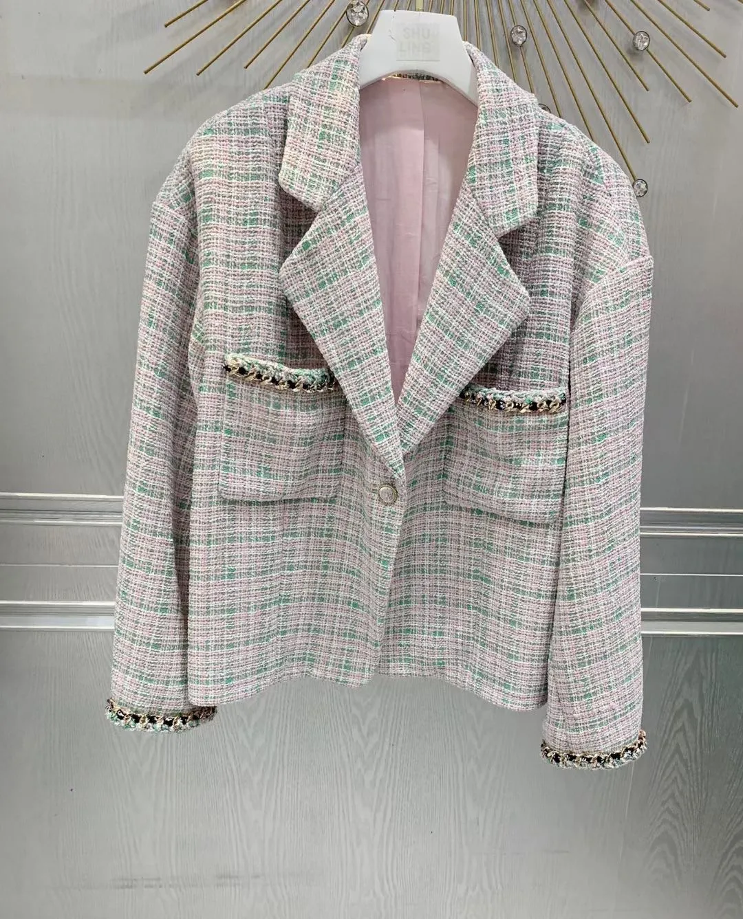 2022 women lady chain tweed suit coat outerwear jacket women outer wear
2022 women lady chain tweed suit coat outerwear jacket women outer wear