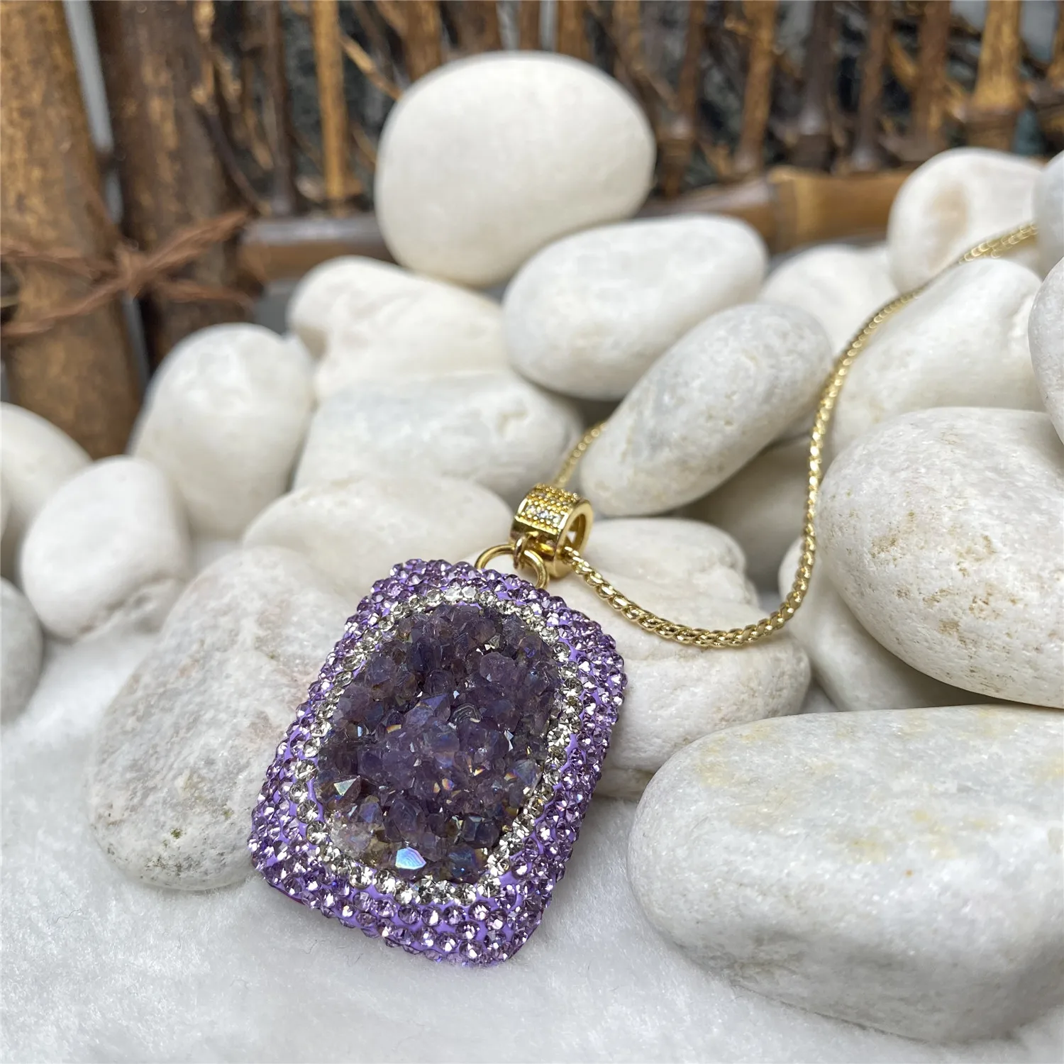 European and American style amethyst tooth-plated AB color inlaid rhinestone pendant ladies personality trend necklace jewelry
European and American style amethyst tooth-plated AB color inlaid rhinestone pendant ladies personality trend necklace jewelry