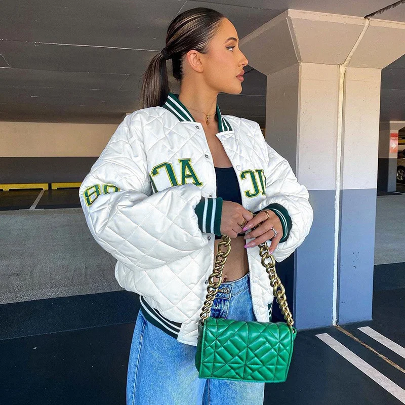 2022 Winter Women's New Letter Embroidered Vintage White Baseball Jacket Warm Cotton Coat
2022 Winter Women's New Letter Embroidered Vintage White Baseball Jacket Warm Cotton Coat