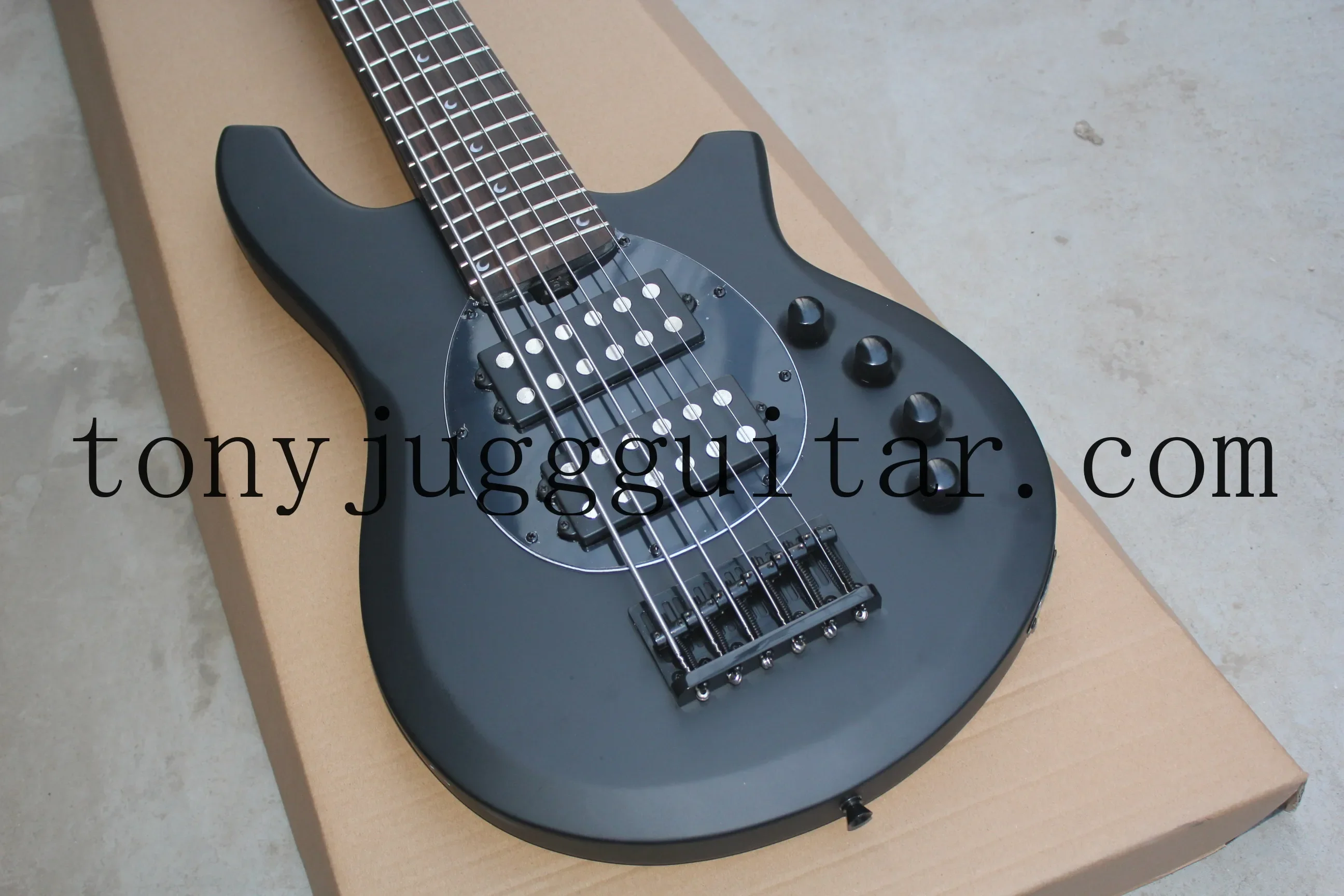 Bongo Music Man6Strings Bass Erime Ball StingRay Matte Black Electric Bass Guitar 9V Battery HH Active Wire,Black Hardware 
Bongo Music Man6Strings Bass Erime Ball StingRay Matte Black Electric Bass Guitar 9V Battery HH Active Wire,Black Hardware