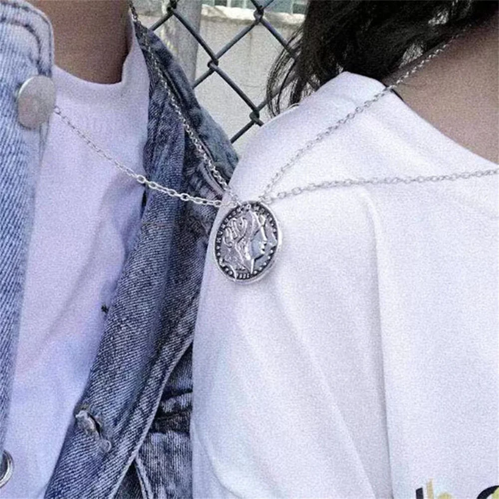 Couple splicing Necklace cute fawn lover pendant simple personality college style sweater chain jewelry Valentine's Day gift
Couple splicing Necklace cute fawn lover pendant simple personality college style sweater chain jewelry Valentine's Day gift