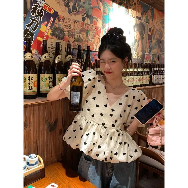 COZOK 2022 Summer Fashion Women's V-neck Bubble Sleeve Shirt Cute Love Design Short-sleeved Short Tops Dropshipping
COZOK 2022 Summer Fashion Women's V-neck Bubble Sleeve Shirt Cute Love Design Short-sleeved Short Tops Dropshipping