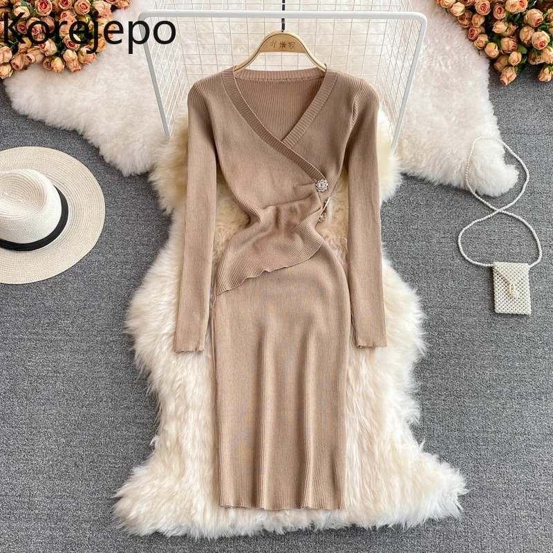 Korejepo V-neck Knitted Dresses Women Early Spring 2022 New Fashion Long Sleeve Sexy Tight Buttock Bottomed Sweater Dress
Korejepo V-neck Knitted Dresses Women Early Spring 2022 New Fashion Long Sleeve Sexy Tight Buttock Bottomed Sweater Dress