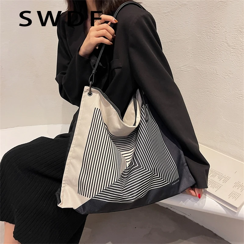 Totes Women's Shopper Bags Luxury Designer Handbag Female Korean Fashion Zipper Large Capacity Shopping Shoulder Bags For Women
Totes Women's Shopper Bags Luxury Designer Handbag Female Korean Fashion Zipper Large Capacity Shopping Shoulder Bags For Women