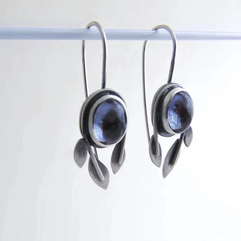 New Design Oval Dark Blue Stone Earrings Vintage Silver Color Metal Carving Leaf Dangle Earrings Jewelry
New Design Oval Dark Blue Stone Earrings Vintage Silver Color Metal Carving Leaf Dangle Earrings Jewelry