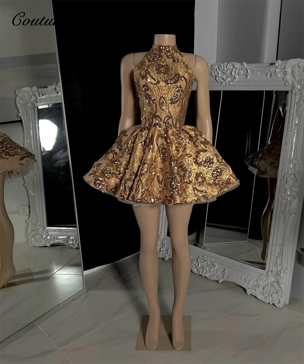Cute Gold Sequined Lace Prom Dresses Halter Gitter Homecoming Dress Puffy MiniCocktail Party Gown Ball Gown Backless robe de bal
Cute Gold Sequined Lace Prom Dresses Halter Gitter Homecoming Dress Puffy MiniCocktail Party Gown Ball Gown Backless robe de bal
