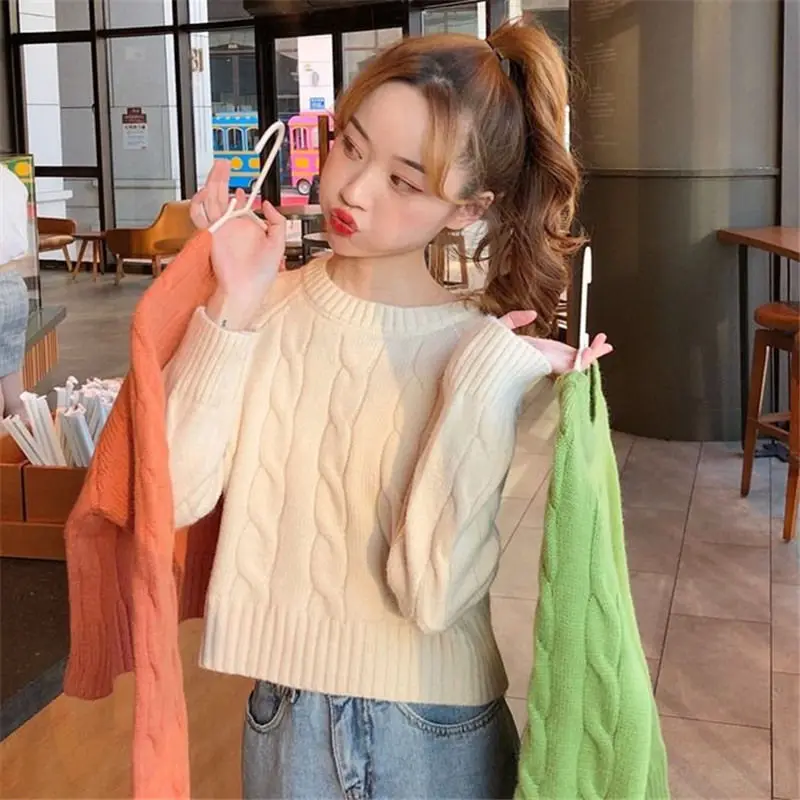 Woman Knitted O-neck Sweater Female Long Sleeve Loose Pullover Jumper Ladies Warm Streetwear Kintting Solid Color Sweaters G43
Woman Knitted O-neck Sweater Female Long Sleeve Loose Pullover Jumper Ladies Warm Streetwear Kintting Solid Color Sweaters G43